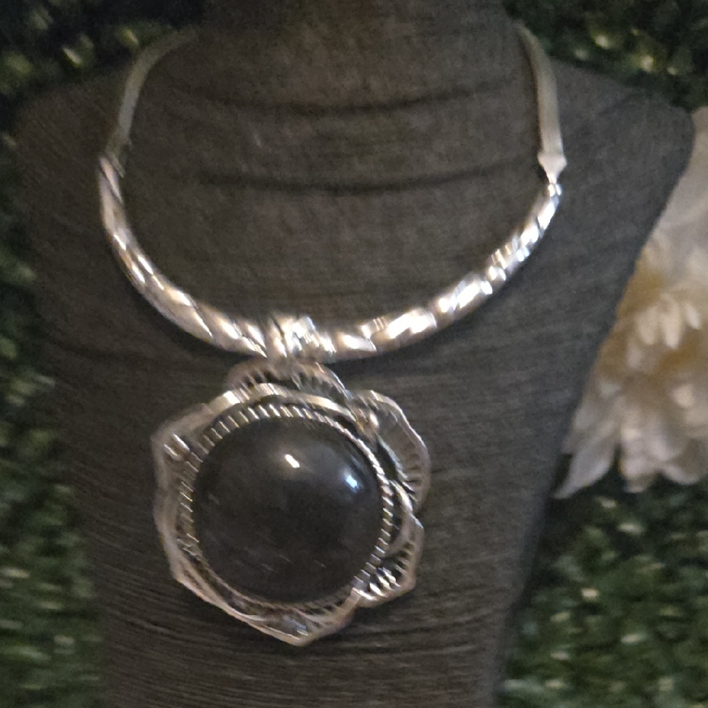 Elegant Silver Pendant Necklace With Earrings